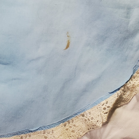 Blue Vintage Feminine Apron with White Lace Edging - Picture 3 of 8